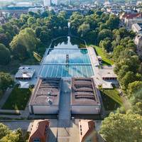 Luftaufnahme des Freibad des Schwanseebads