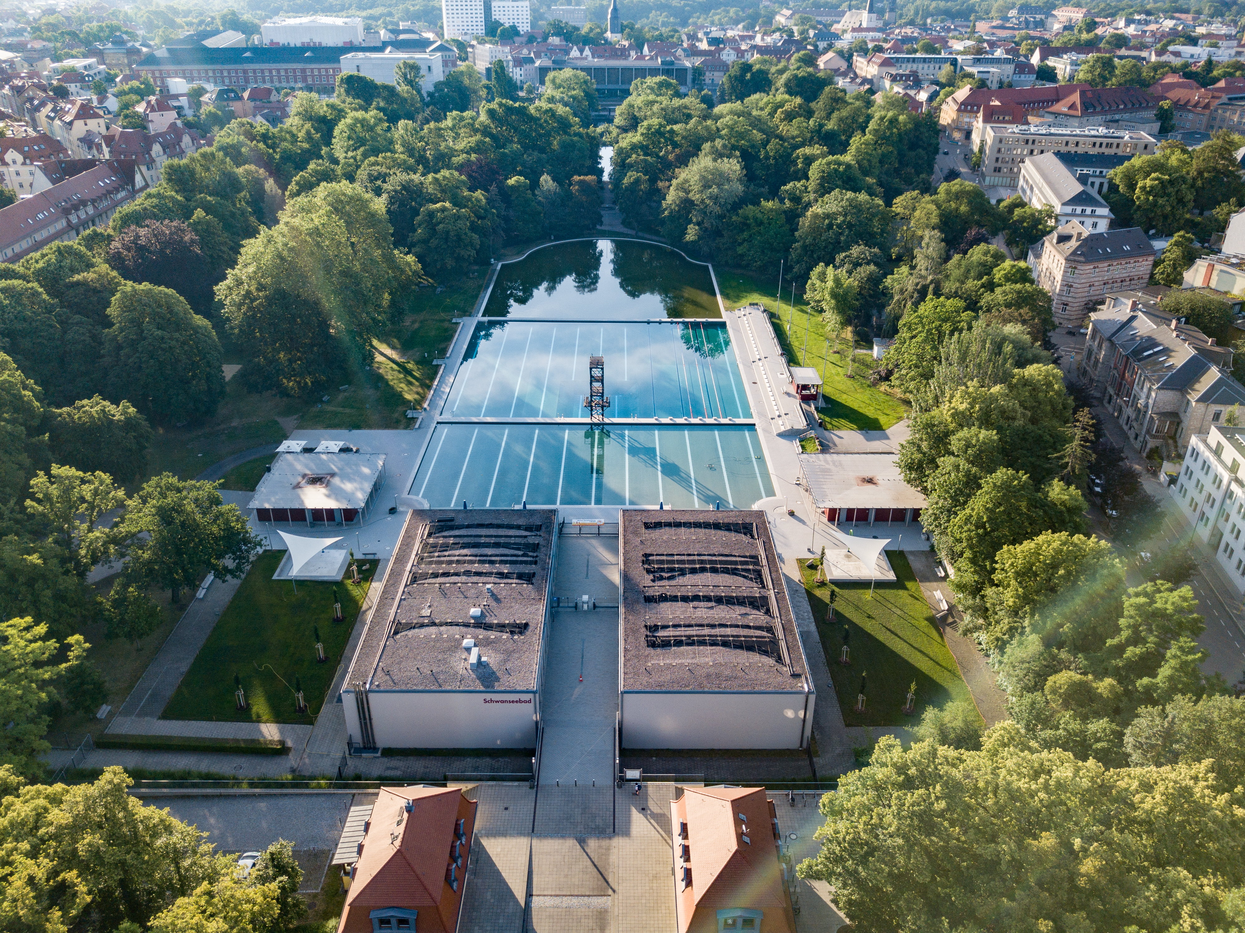 Luftaufnahme des Freibad des Schwanseebads