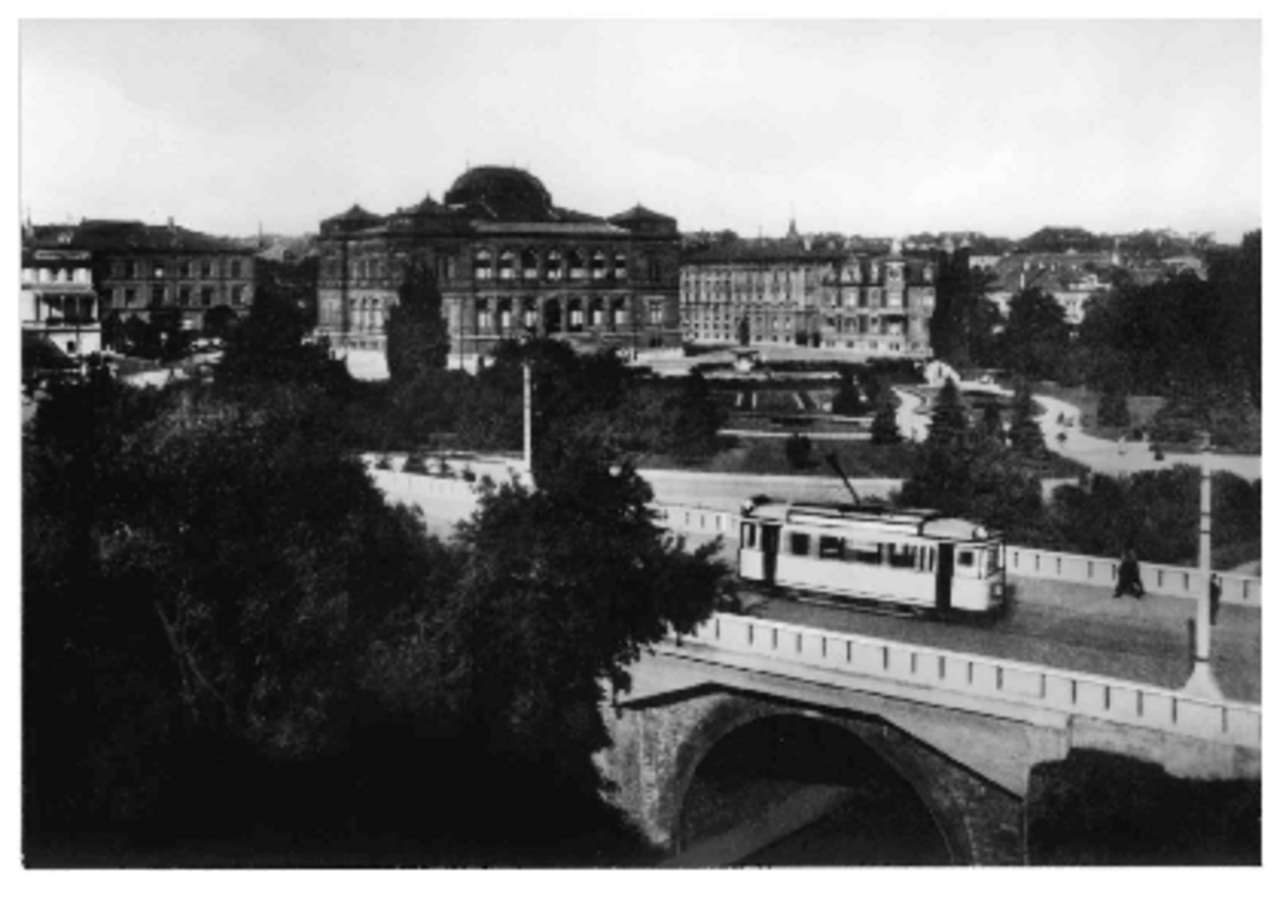 Straßenbahn am Landesmuseum